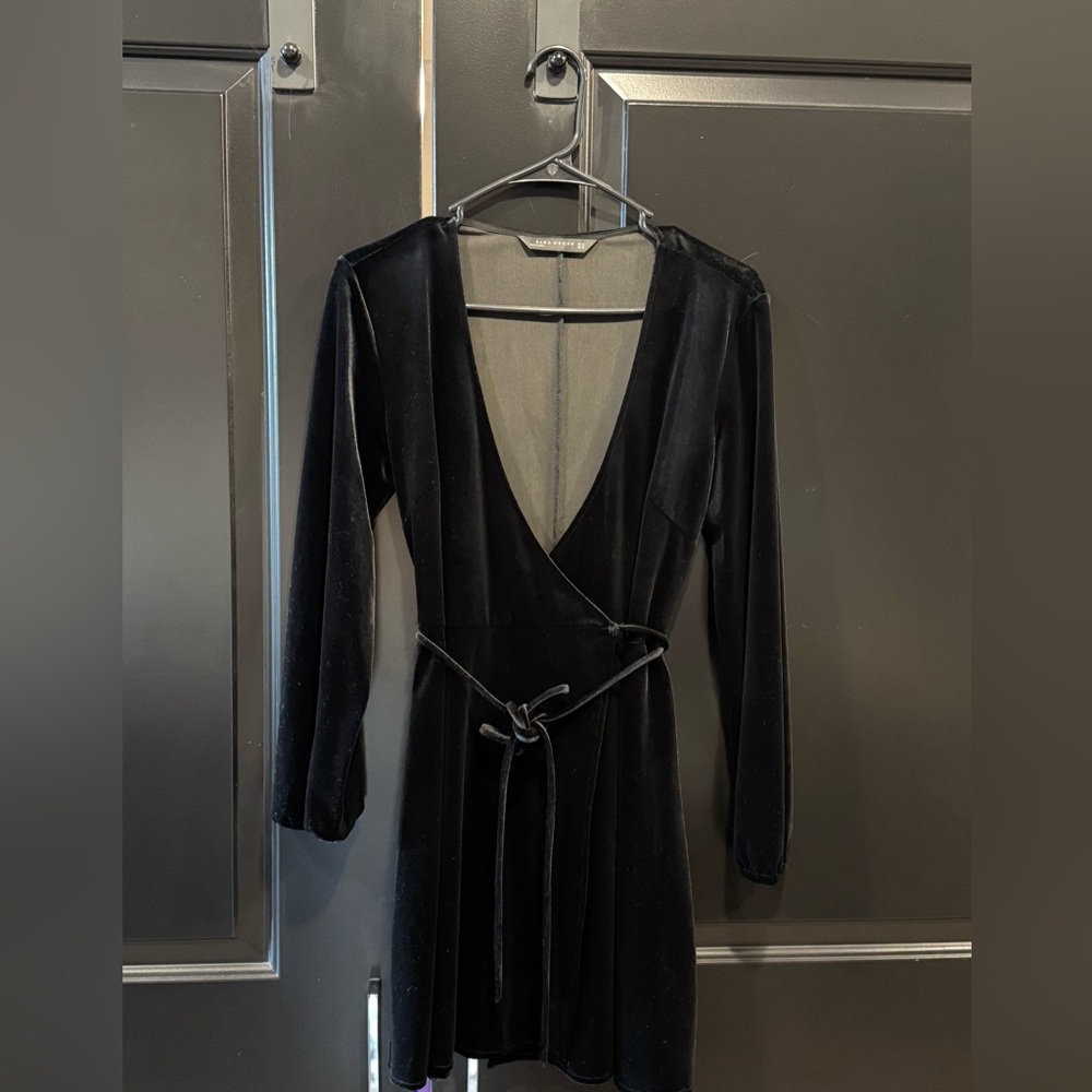 Zara Black Velvet Long Sleeve Dress